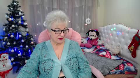 kaylesmoll online show from December 31, 5:33 am
