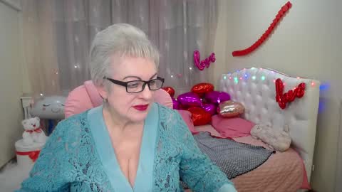 kaylesmoll online show from February 4, 9:31 pm