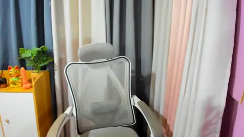 Snapshot of kazel_dominant chatting on December 18, 9:47 am KAZEL online show from December 18, 9:47 am