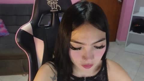 Snapshot of keeiity_moon chatting on October 14, 1:57 pm keeiity_moon online show from October 14, 1:57 pm