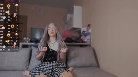 keelllyreed online show from December 15, 5:13 am