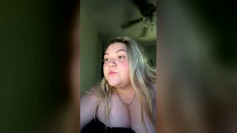 keilei22 online show from May 12, 3:41 pm