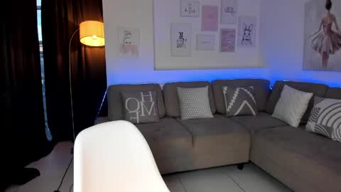 Keisha online show from April 8, 10:45 pm