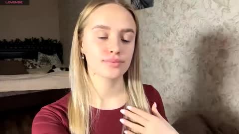 Sylvia online show from December 5, 8:25 am