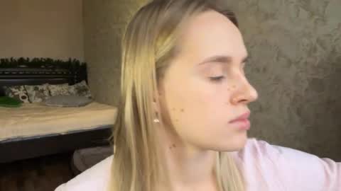 Sylvia online show from December 21, 8:40 am