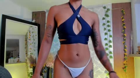 kelly__thomson online show from May 24, 9:25 pm