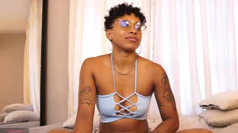 kelly__thomson online show from May 13, 4:35 pm