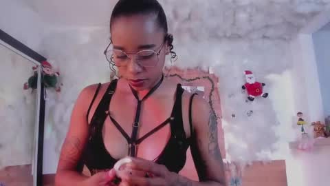 kelly__thomson online show from December 4, 9:13 pm