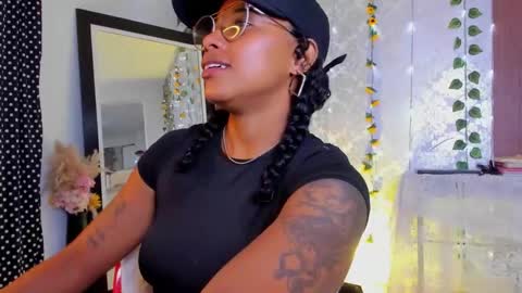 kelly__thomson online show from February 13, 12:45 am