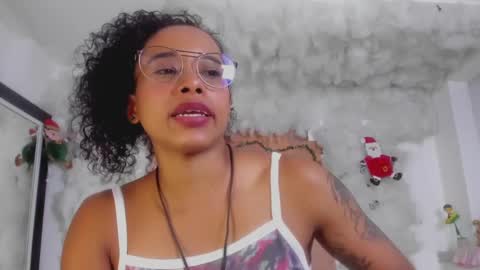 kelly__thomson online show from December 18, 8:42 am