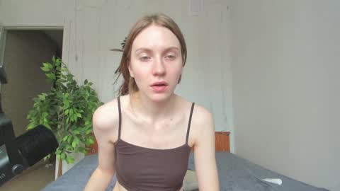 kelly_gerzikaaa online show from April 6, 4:46 am