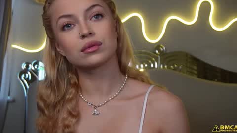 kelly_peachpiee online show from November 8, 5:23 am
