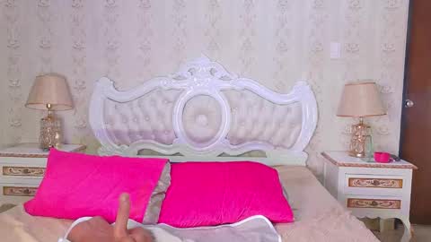 kelly_swift online show from May 24, 5:06 am