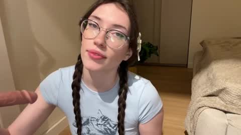 Kelly online show from April 8, 6:21 pm