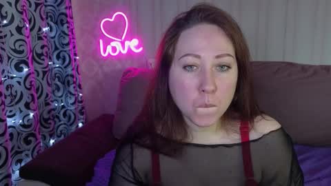 kellycrystall online show from March 25, 2:28 am