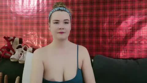Snapshot of kellylynn76 chatting on February 19, 11:36 pm kellylynn76 online show from February 19, 11:36 pm