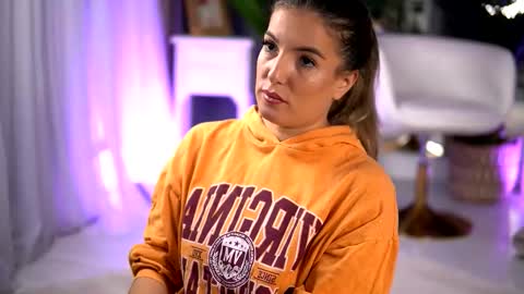 Denise online show from November 6, 2:50 am