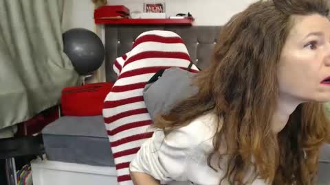 kelly online show from February 14, 1:51 am