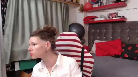 kelly online show from May 6, 11:53 pm