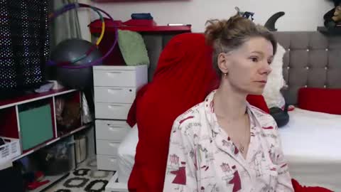 kelly online show from February 6, 12:04 pm