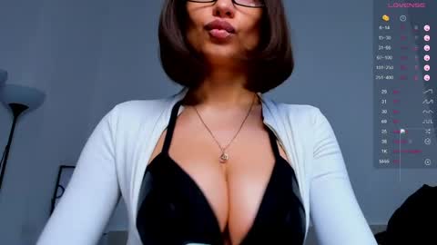 kellysmits online show from May 19, 6:42 am