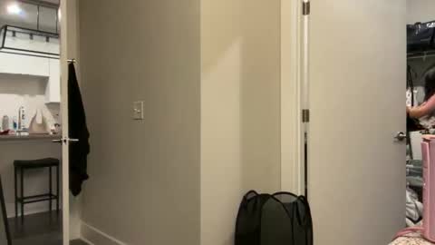 kellysswrld online show from December 4, 9:59 pm