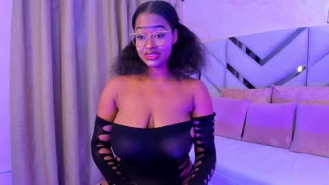 Snapshot of kellyy_cooper chatting on December 22, 6:48 pm Kelly online show from December 22, 6:48 pm