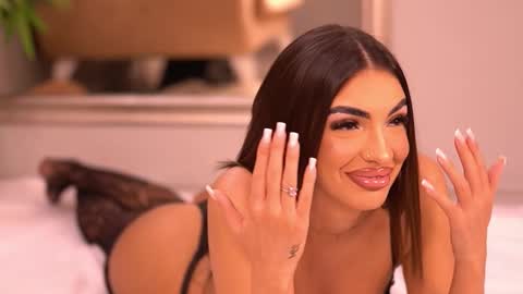 Kendal online show from November 8, 4:45 pm