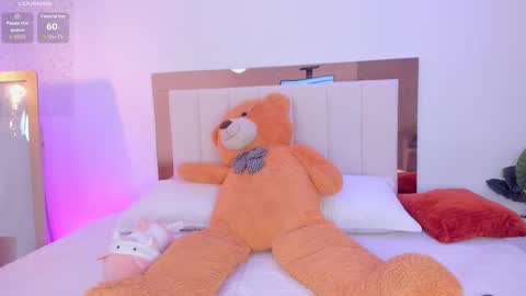   online show from March 25, 8:23 pm