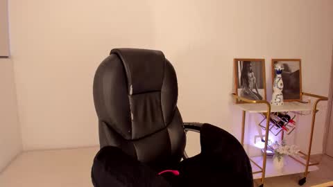 kendra  Benz online show from December 18, 11:59 am