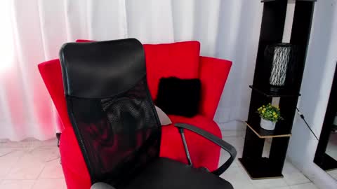 Kendra Hot online show from May 26, 1:10 pm