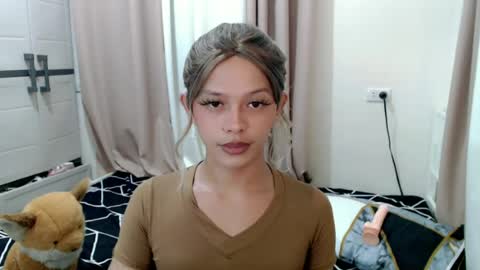 kendra_lunaxx online show from July 4, 10:55 am