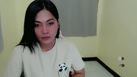 K E N D R A online show from February 9, 1:01 am