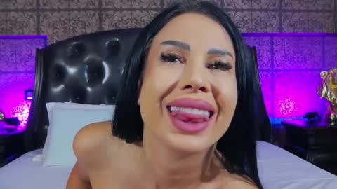 Snapshot of kendramaxx_ chatting on September 14, 5:27 am Alina online show from September 14, 5:27 am