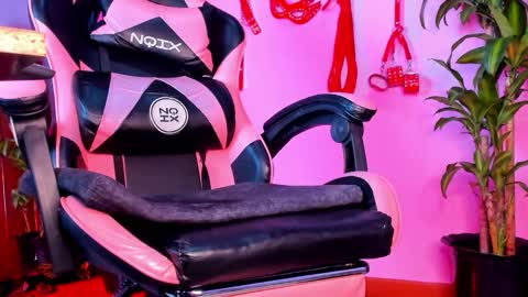 kenia_thompsom01 online show from February 14, 2:13 am