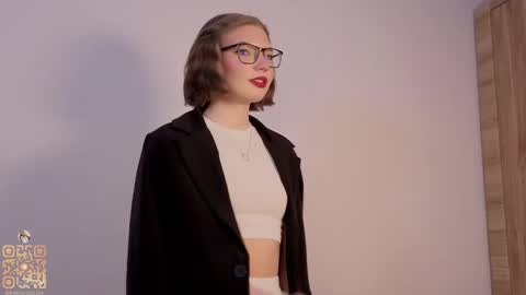 Lisa online show from March 7, 6:15 pm