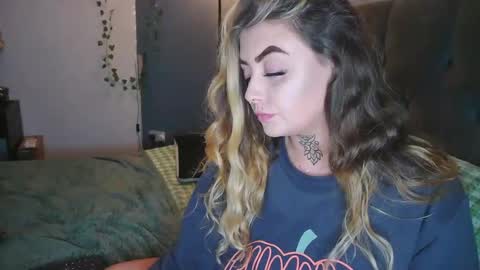 Snapshot of kenziemay97 chatting on September 12, 10:28 pm kenziemay97 online show from September 12, 10:28 pm