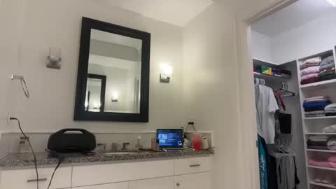 kenziesmithh online show from November 28, 6:00 pm