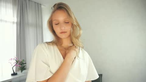 Maia online show from September 23, 8:23 am