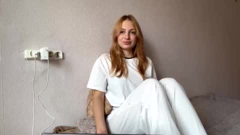 Elizabeth online show from November 12, 1:36 am