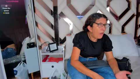 Keila Milf online show from December 19, 3:10 am