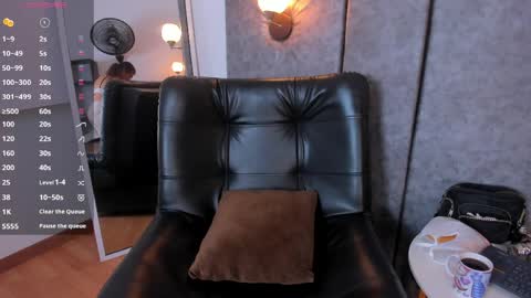 Keila Milf online show from May 19, 9:44 pm