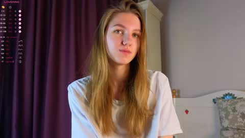 Snapshot of keylalong chatting on February 25, 12:16 pm Hi Im Mary Glad to see you in my room PVT is open online show from February 25, 12:16 pm