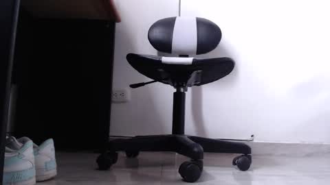     online show from November 13, 4:06 pm