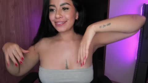 Snapshot of keyn_laurent_ chatting on February 14, 4:04 am Laura online show from February 14, 4:04 am