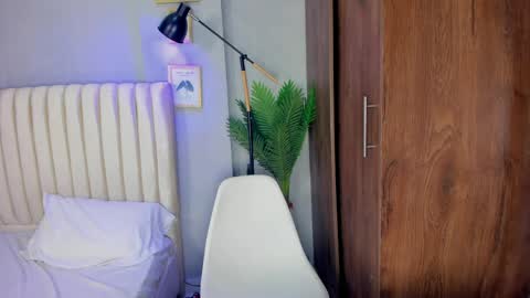 khate_smith online show from May 8, 4:32 pm