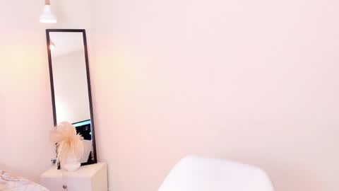 Khloe online show from May 14, 4:35 pm