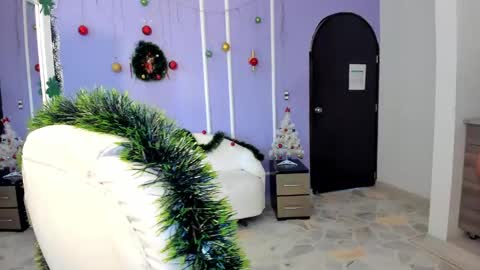 Khloe online show from December 7, 1:18 pm