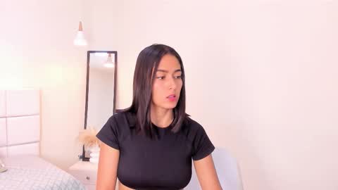 Khloe online show from March 4, 1:17 pm