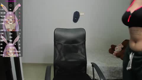 Evelyn online show from January 5, 11:22 pm